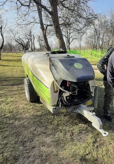 Garden sprayer